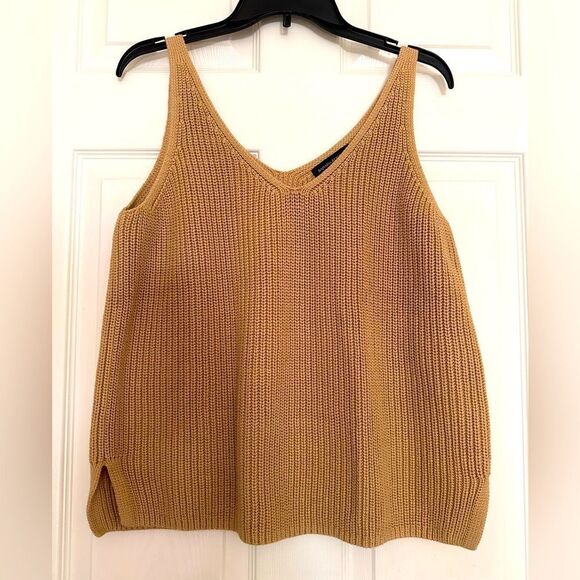 Banana Republic Stylish Sweater Vest - Picture 1 of 8